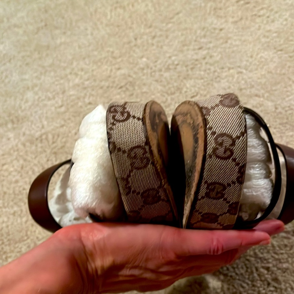 Collectible Gucci monogram platform sandals. - Picture 6 of 7